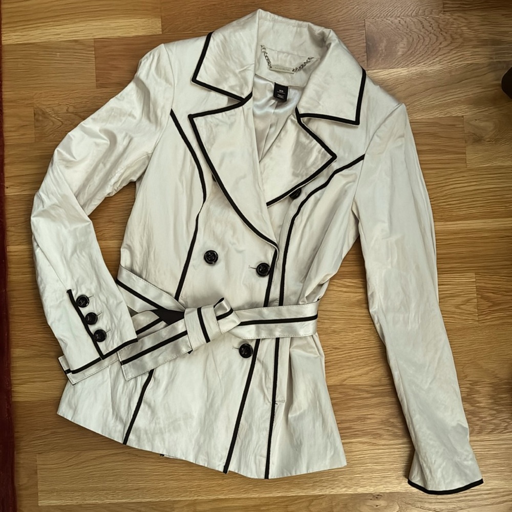 White House Black Market Cream and Black SHORT Lightweight Trenchcoat Size XS